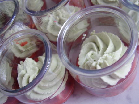 faux_tiramisu_aux_fraises_et_pistache_010