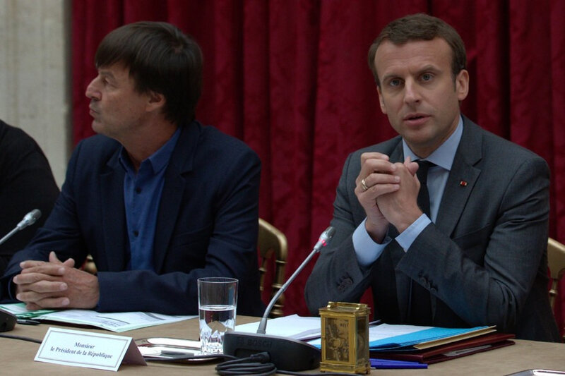 7793591304_emmanuel-macron-a-droite-avec-nicolas-hulot-le-6-juin-2017