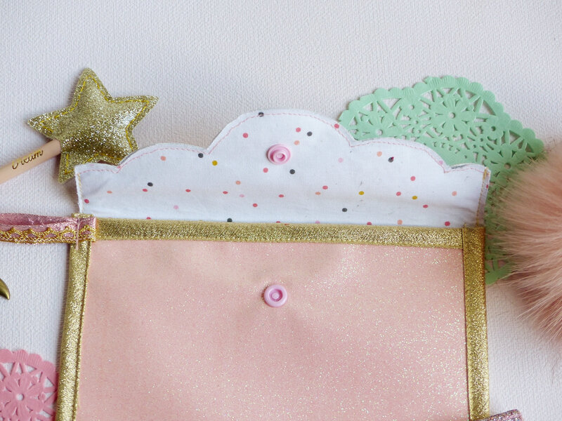 20-diy-pochette-enveloppe-paillettes-partenariat-fille-pois-mercerie