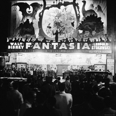 1216508_Audiences_Gathered_Outside_Theater_For_the_Brazilian_Premiere_of_Walt_Disney_s_Fantasia_Affiches