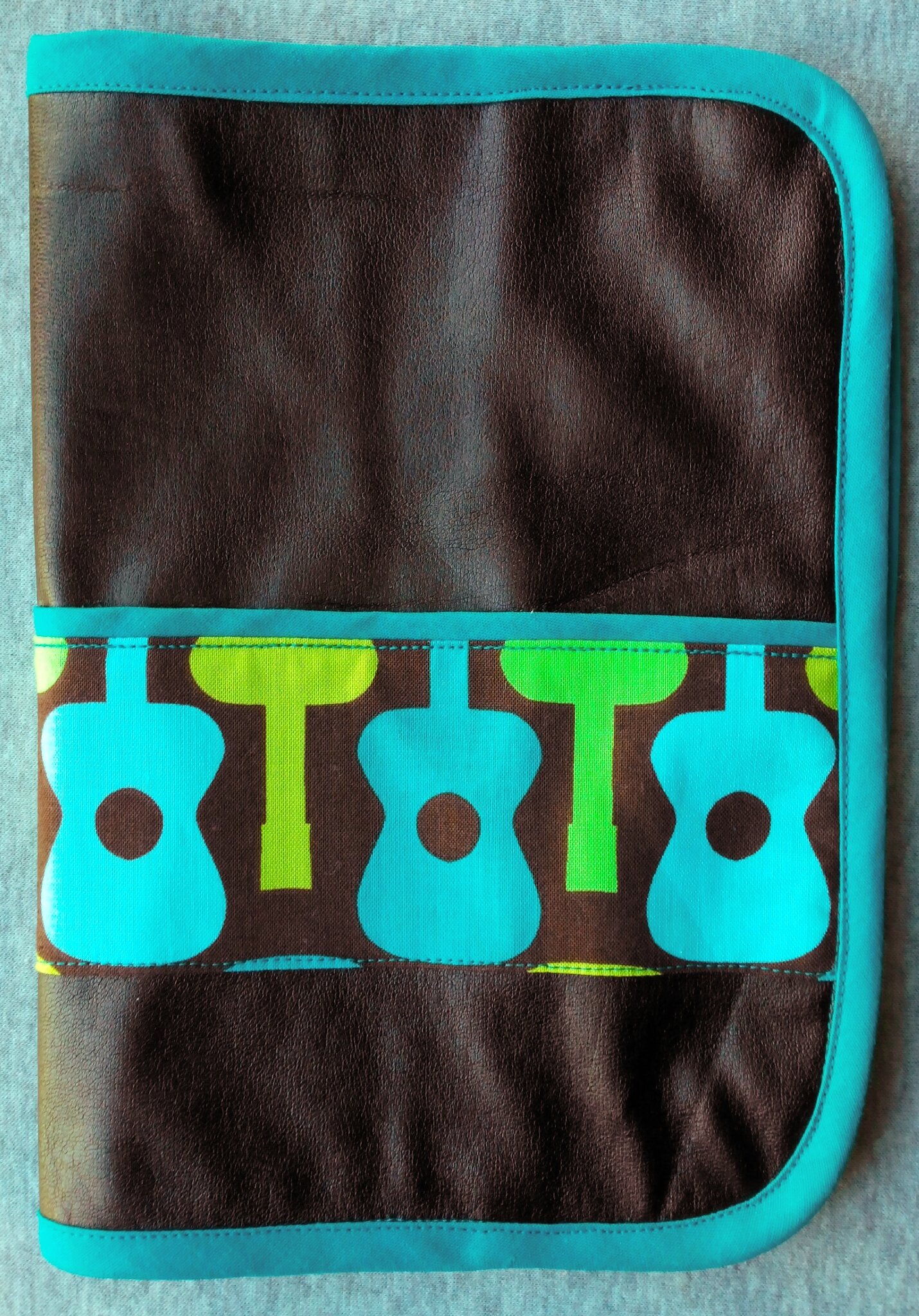 Protège carnet de santé guitares