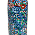 A rare wucai rouleau vase, <b>Shunzhi</b> period (1644-1661)