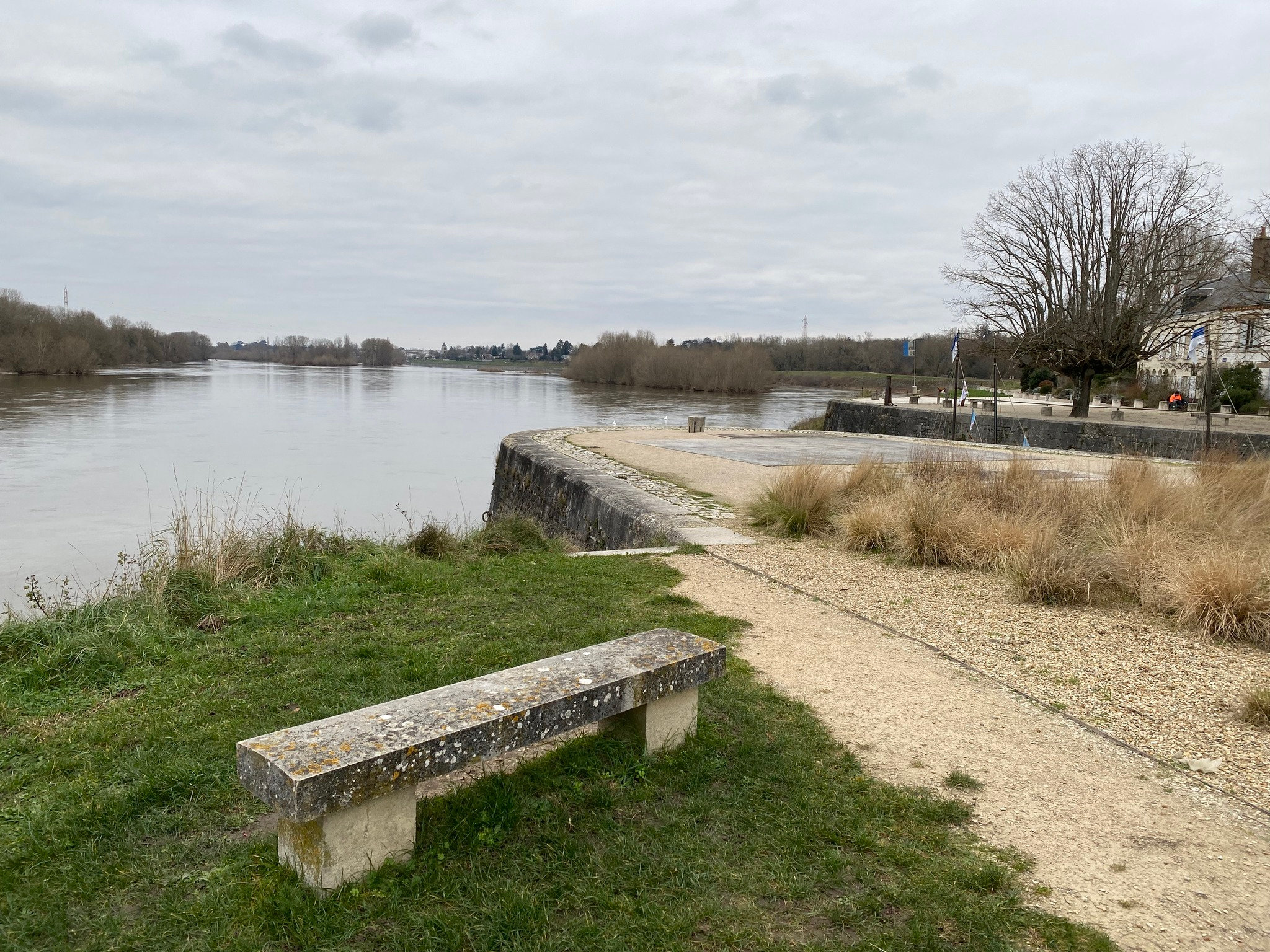 Banc de pierre à Combleux