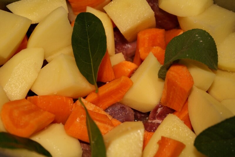 Joues de porcs aux légumes de saison