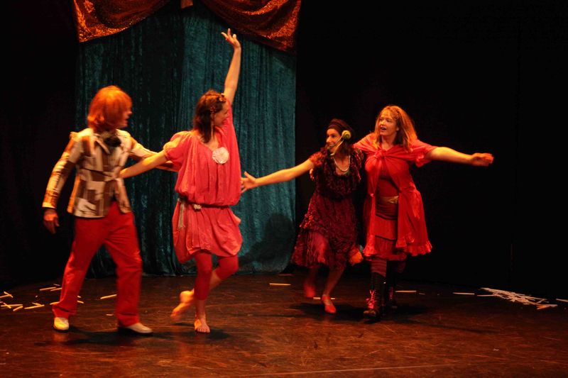 la troupe complice