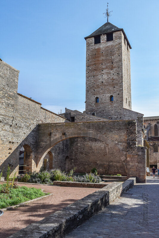 T17 La Tour des Fromages, tour d'enceinte de l'abbaye, appelée autrefois tour des fèves