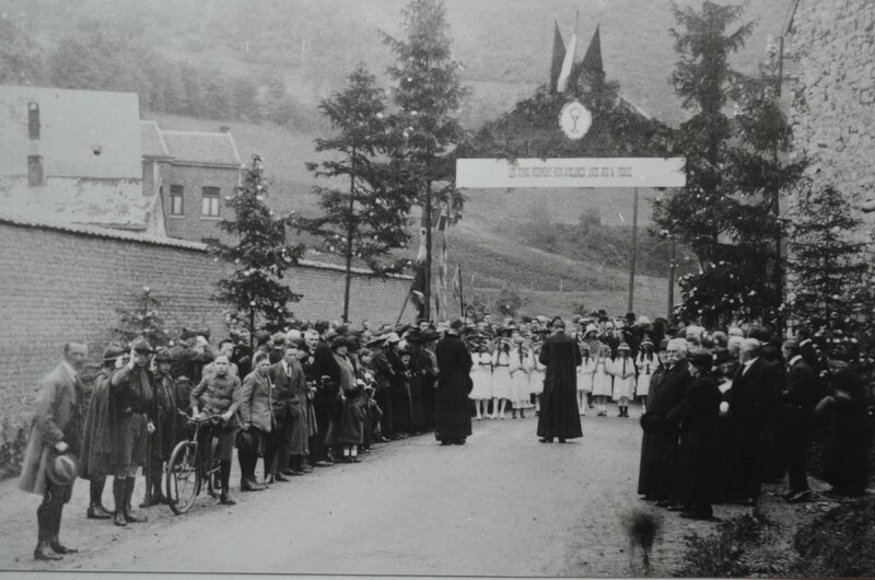 Forêt procession 1