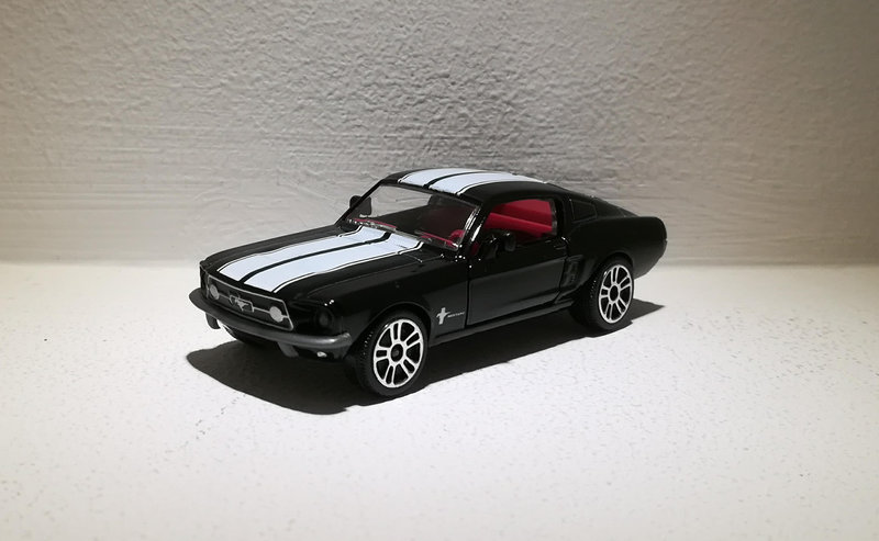 Ford Mustang (Majorette) 02