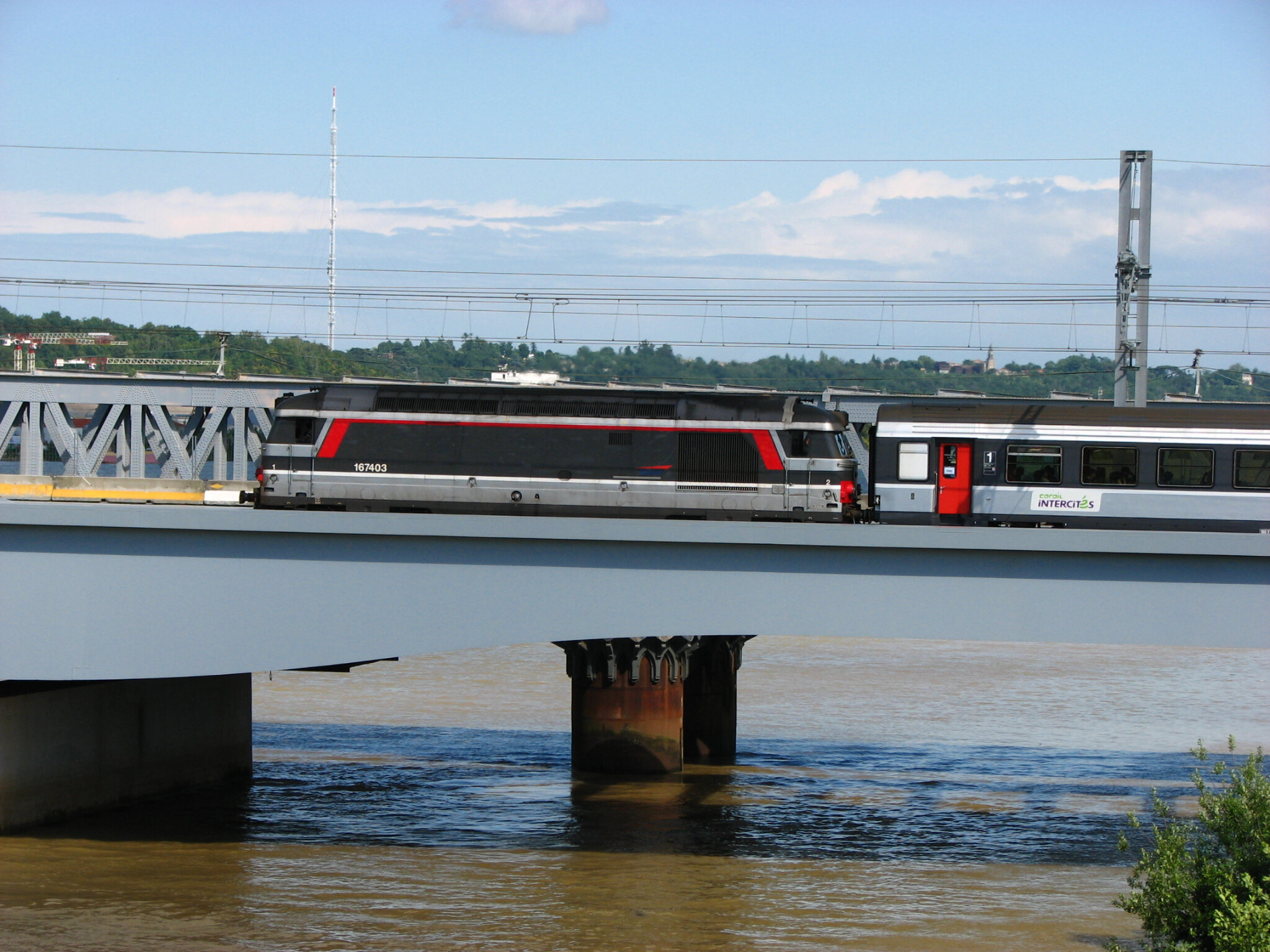 BB 67403 Multi sur le pont Garonne, Bordeaux