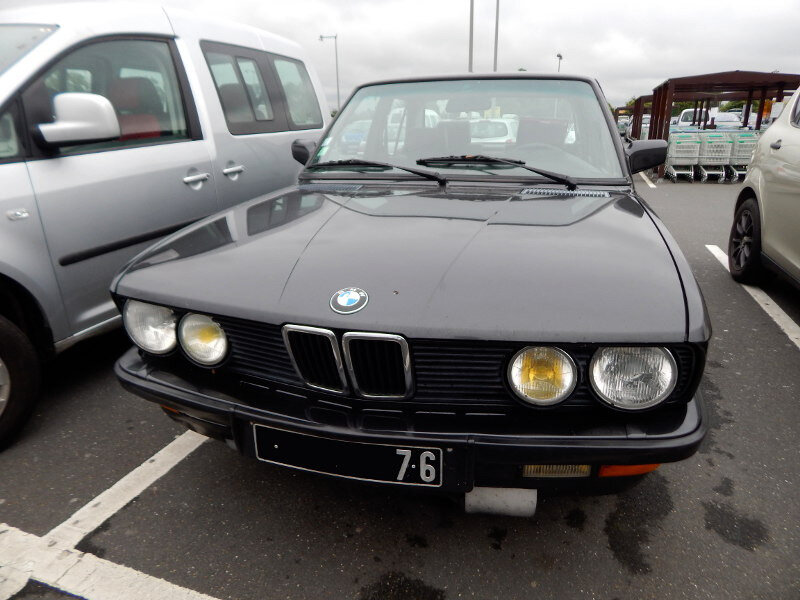 BMW528iE28av