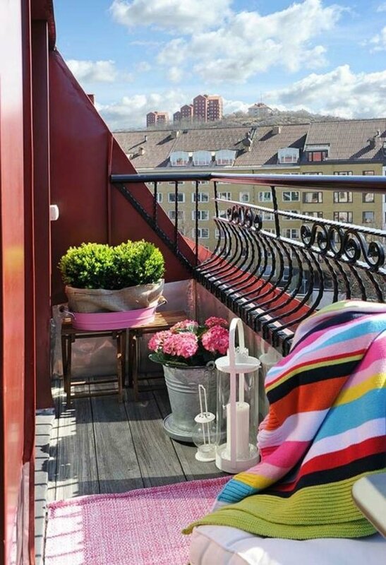deco-coloree-balcon-petit-espace