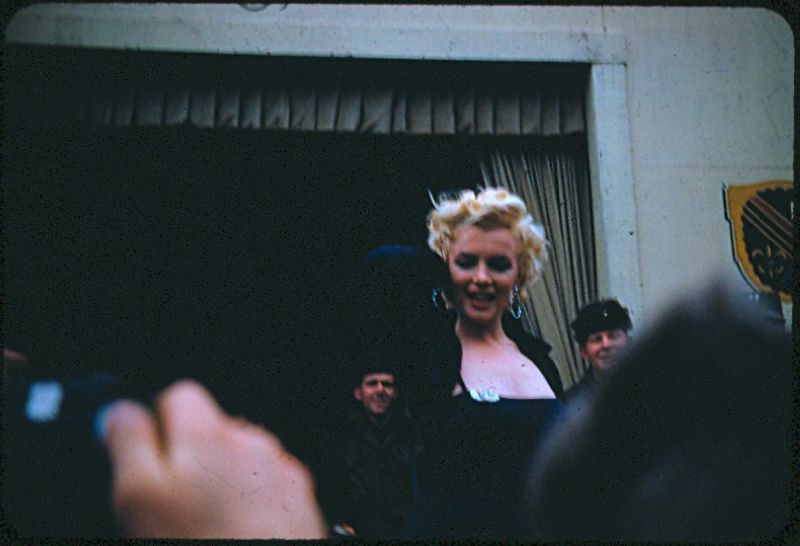1954-02-17-korea-grenadier_palace-stage-050-1