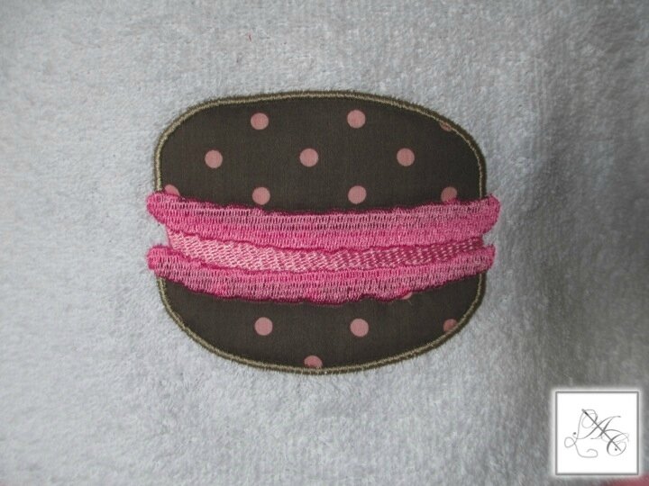 Appliqué grand macaron, pois