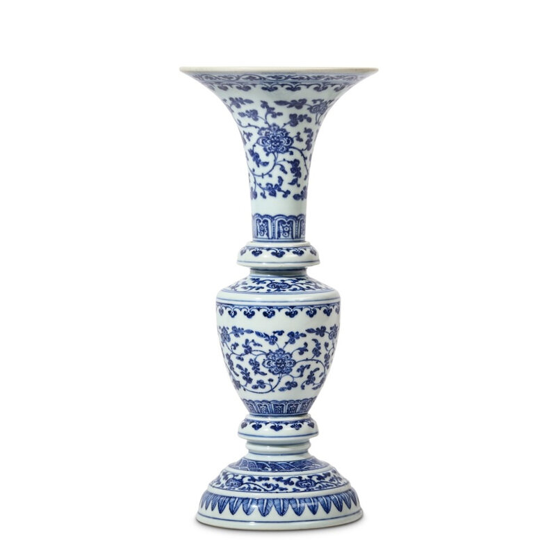 A Chinese blue and white sectional altar vase, Qing Dynasty, Qianlong period(1736-1795)