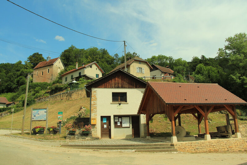 Montjoie-le-Chateau00001