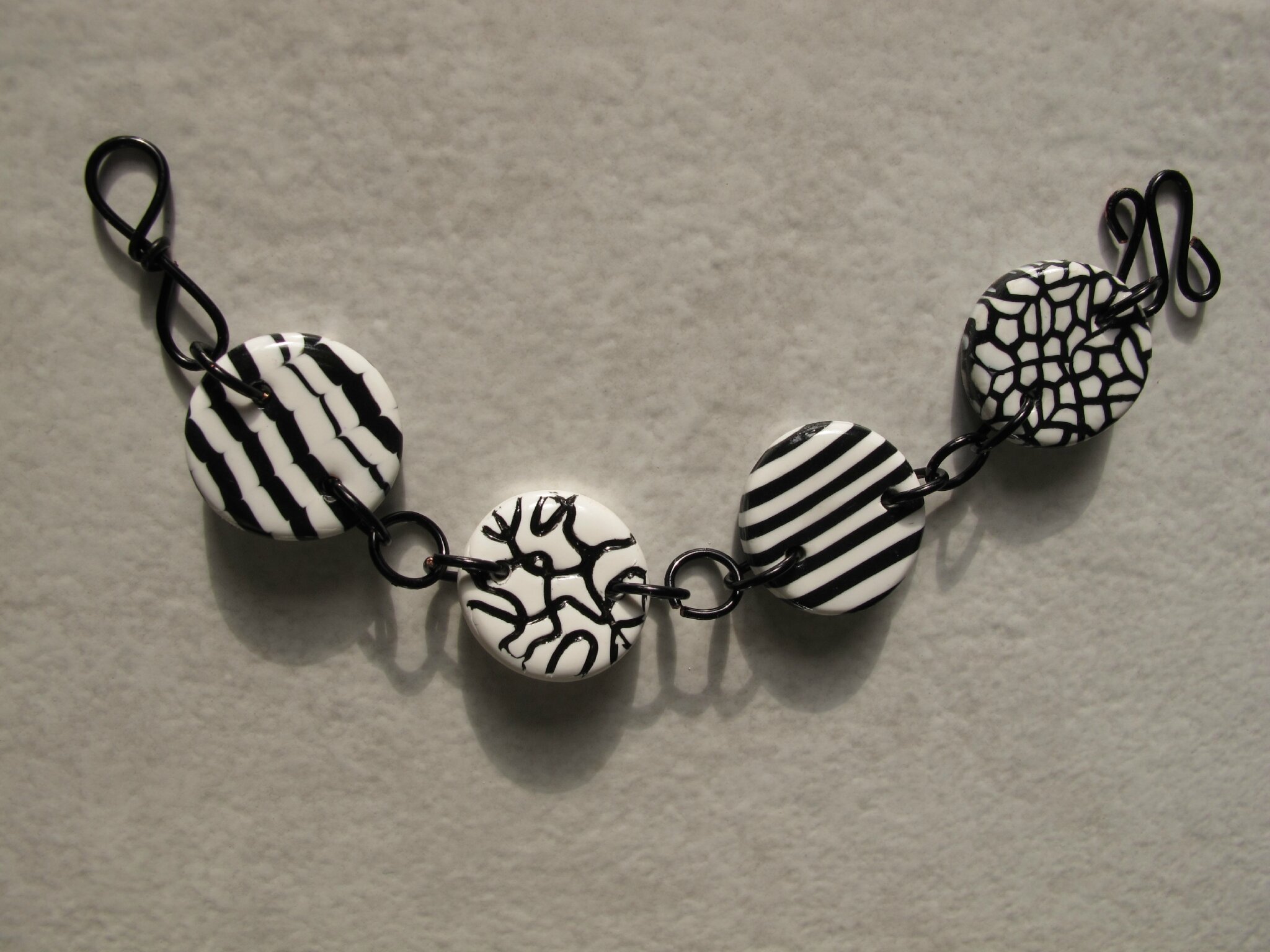 bracelet noir et blanc