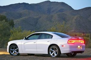 09-2011-dodge-charger-rallye-v6-review