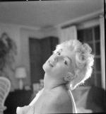 1956-02-22-ny-ambassador_hotel-flower_sitting-by_cecil_beaton-010-4