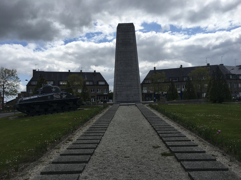 Avranches_place Patton_char_tank_Sherman_Patton