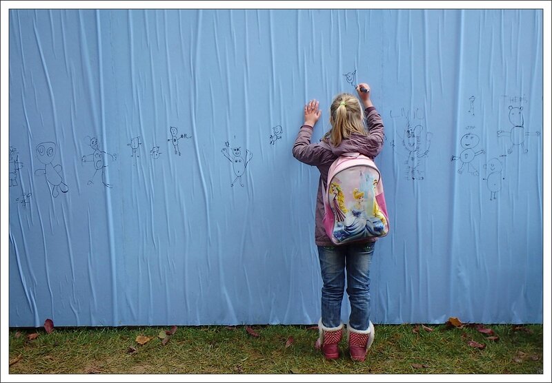 Montier enfants mur gorille 2