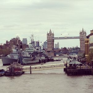 Tower_Bridge__River_Thames_et_cuirass__e