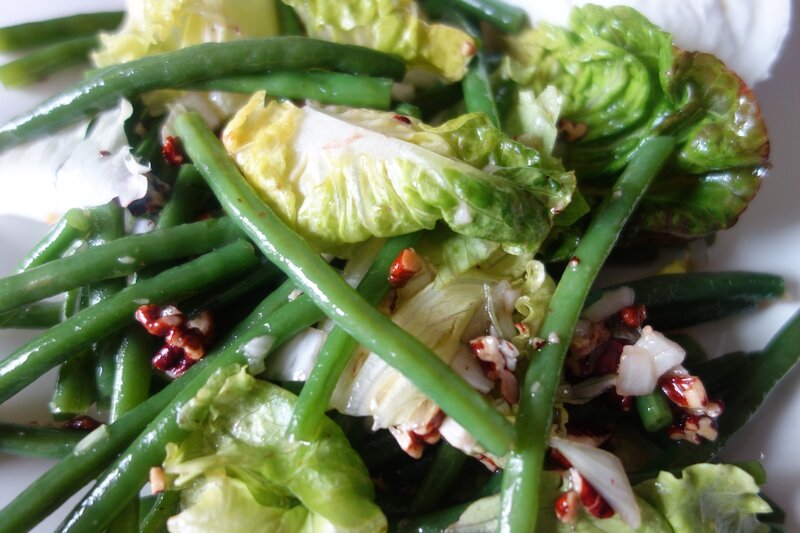 salade de haricots verts aux noix de pécan et vinaigrette au sirop d'érable