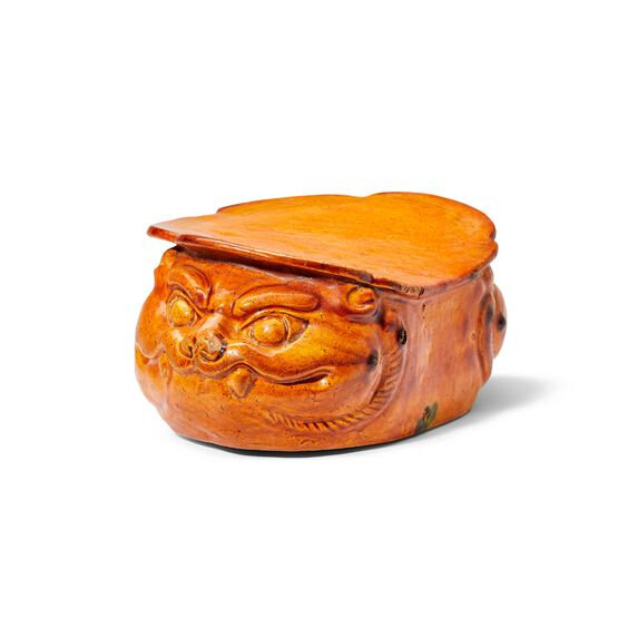 A Shanxi moulded amber-glazed ‘double-lion’ pillow, Jin dynasty (1115-1234)