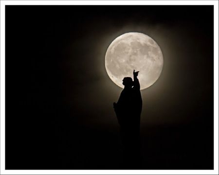 ville lune lulu statue 4 111111