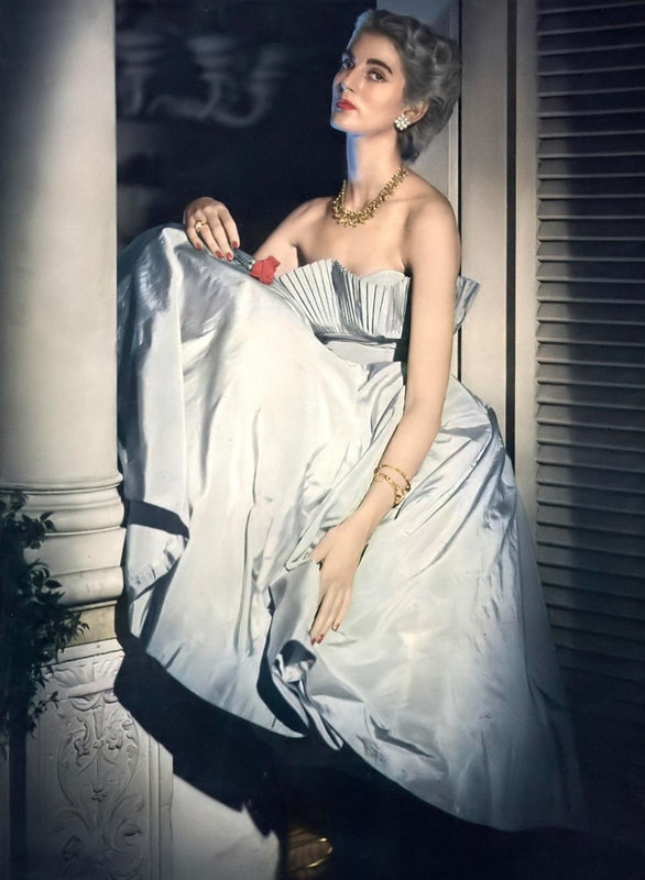 Fashion_Designer-Ceil_Chapman-dress-celeb_model-Carmen_dell_Orefice-1949-vogue-1