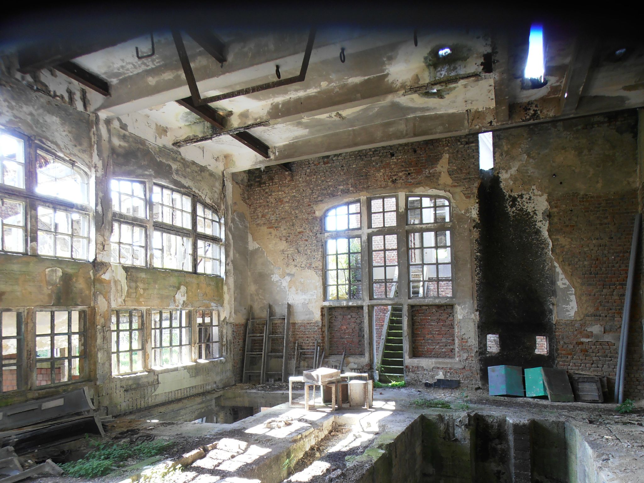 Marcasse - Salles des compresseurs - 20120702_11
