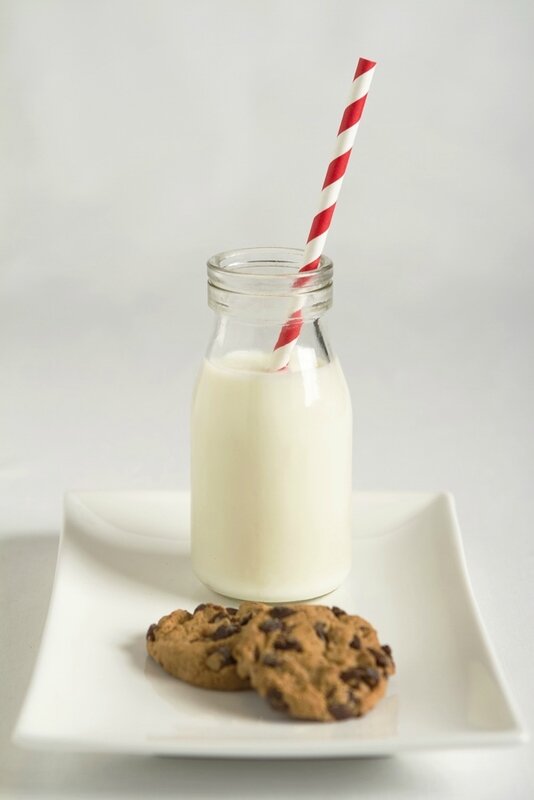 dreamstime_milk-and-cookies
