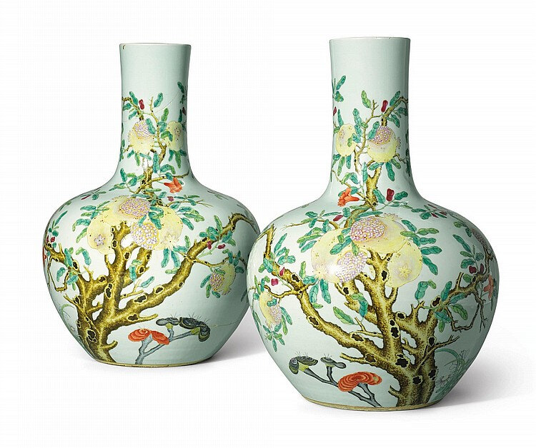 A pair of famille-rose 'Pomegraates' vases (Tianqiuping), Qing dynasty, 19th century