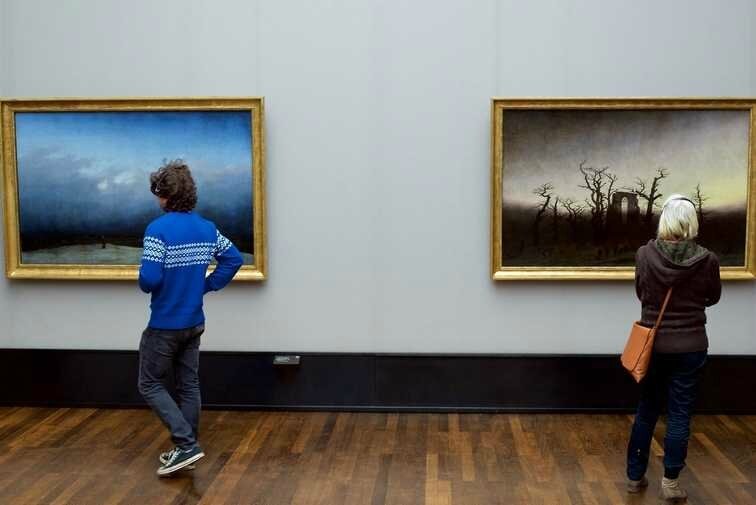 people-matching-artworks-Stefan-Draschan-5