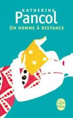 Un homme à distance