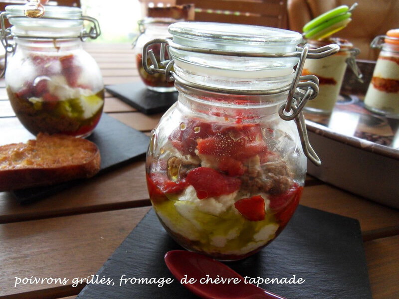 poivrons grillés, fromage de chèvre tapenade