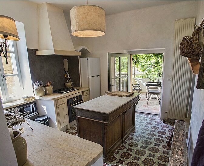 53fd1012a065fmodern_vacation_rentals_uzes_france_030