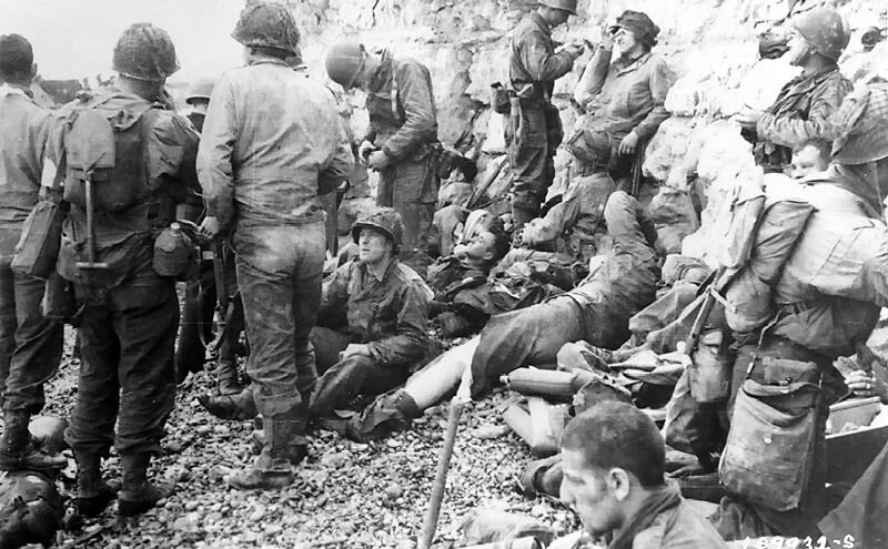 American_assault_troops_at_Omaha_Beach