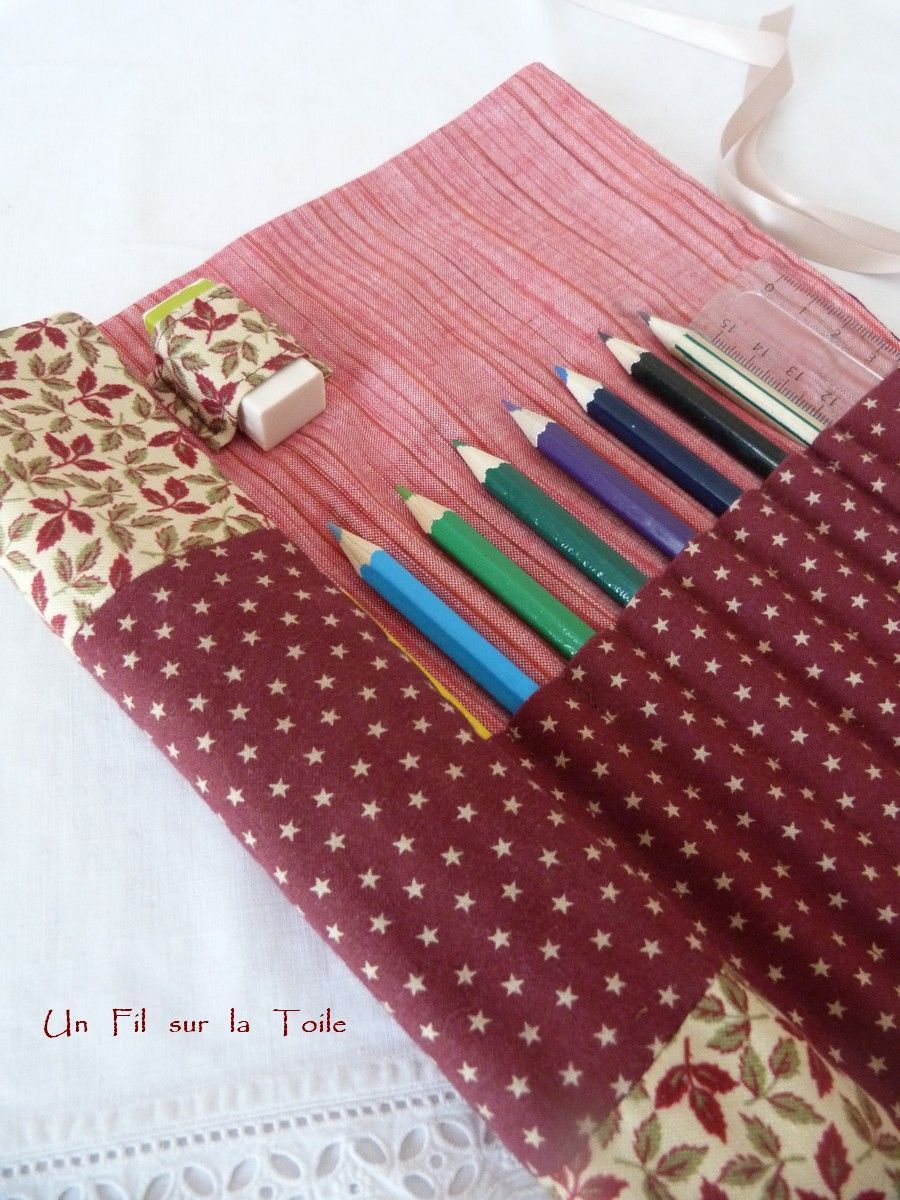 2013 05 Trousse à crayons étoiles prune