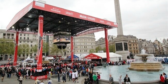 panoramic-view-of-the-fan-zone-in-trafalgar-square-london