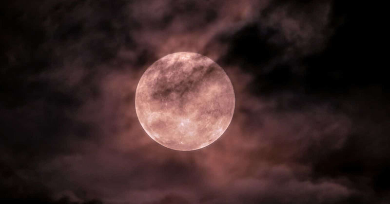 super-lune-rose-du-27-avril-cette-nuit-la-lune-ne-sera-ni-super-ni-rose-une