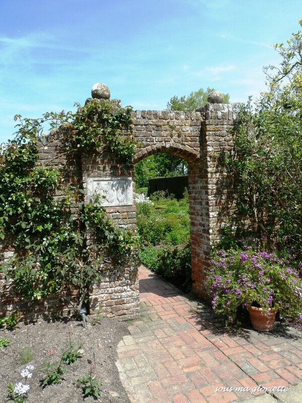 sissinghurt18