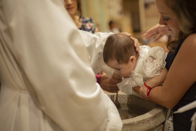 baptême d'enfant avec mère