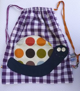 Brodi-Broda-sakadoudou-sac-doudou-escargot-cadeau-fille-garçon-bébé--enfants-accessoire-tissu-enfant-violet