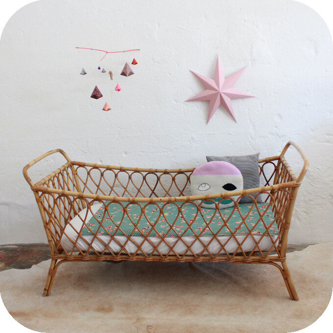 D552_lit-vintage-bebe-enfant-rotin-a