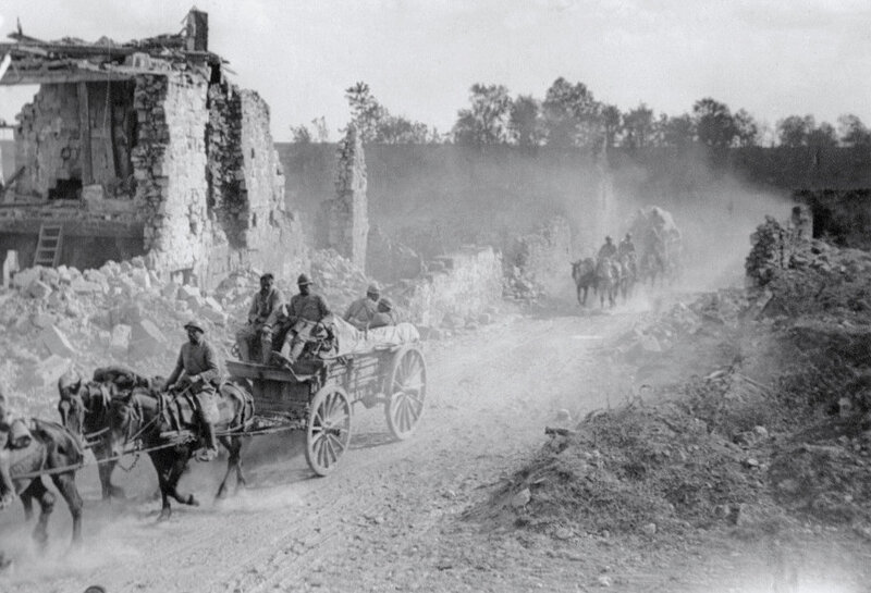 Juvigny (Aisne), traversée d'un convoi, 1918