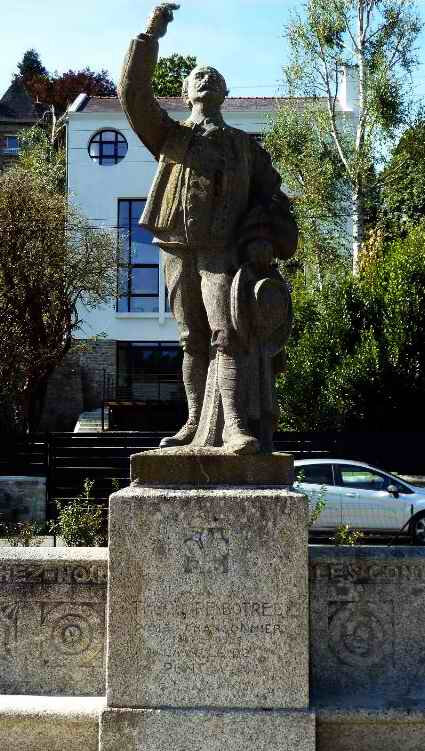 statue botrel