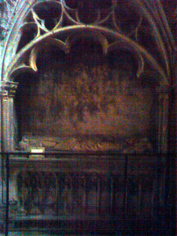 Eglise Ste Croix, tombeau d'un Abbé