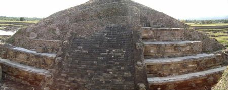 100916_Panorama_Templo_de_Quetzalcoatl_TEOTIHUACAN