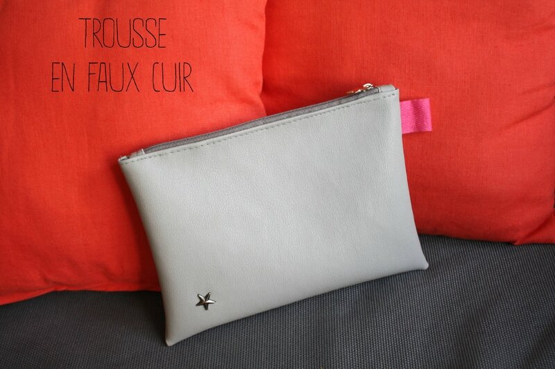 trousse en faux cuir