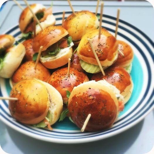 buns saumon fume roquette concombre blog chez requia cuisine et confidences